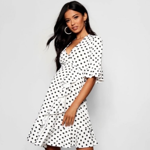 white maternity dress boohoo